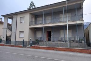 Villa bifamiliare con annesso garage