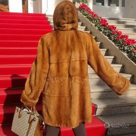 pelliccia di visone con il cappuccio, morbida 