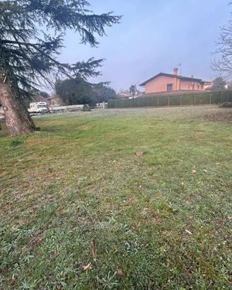 Terreno di 1212 m² a Capriva del Friuli