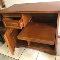 Porta TV in legno noce su ruote cassetto e antina
