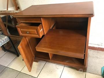 Porta TV in legno noce su ruote cassetto e antina
