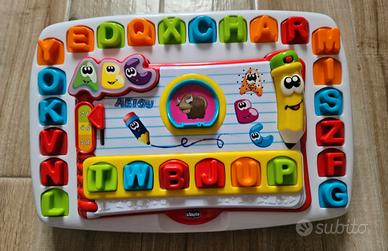Tavola interattiva Chicco per imparare l'alfabeto.