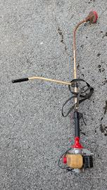 Decespugliatore con motore a scoppio