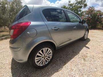 opel corsa  benzina gpl