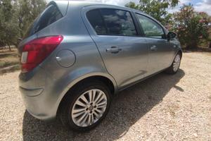 opel corsa  benzina gpl