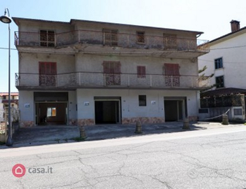 Locali Commerciali centrali e di varie metrature