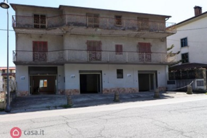 Locali Commerciali centrali e di varie metrature