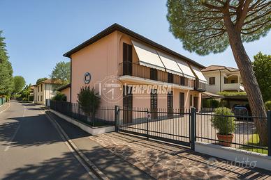 Soluzione Indipendente con Spazi Abitativi e Opera