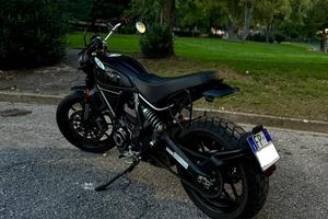 Ducati Scrambler Icon Dark 45kw patente A2