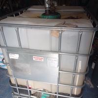 Cisterna per gasolio con gabbia