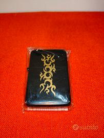 Accendino Zippo Originale - Design Tribal Gold su 