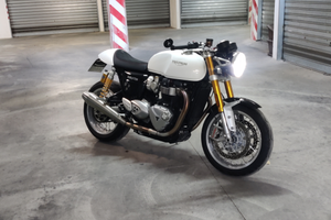 Triumph thruxton 1200 r