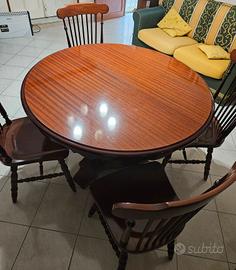 Tavolo rotondo e 6 sedie in legno 