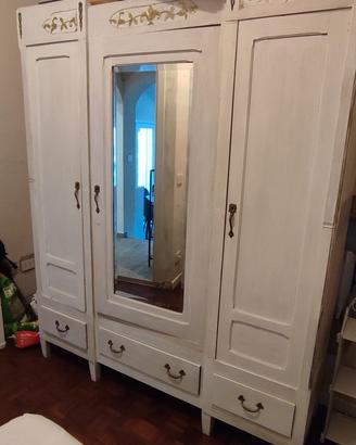Armadio in legno massello di castagno