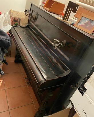 Pianoforte vericale antico da ristrutturare