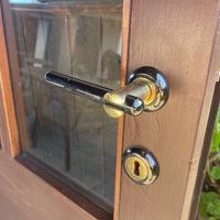 Maniglie porte e finestre