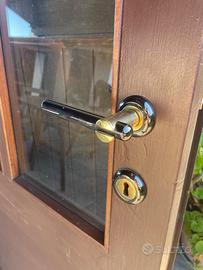 Maniglie porte e finestre