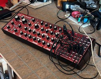 Behringer Neutron synth  semi modulare 