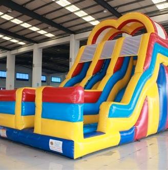 Gonfiabile con scivolo doppio professionale