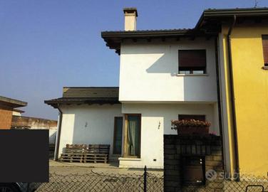 Immobile in asta di 217 m² con 4 locali e box auto
