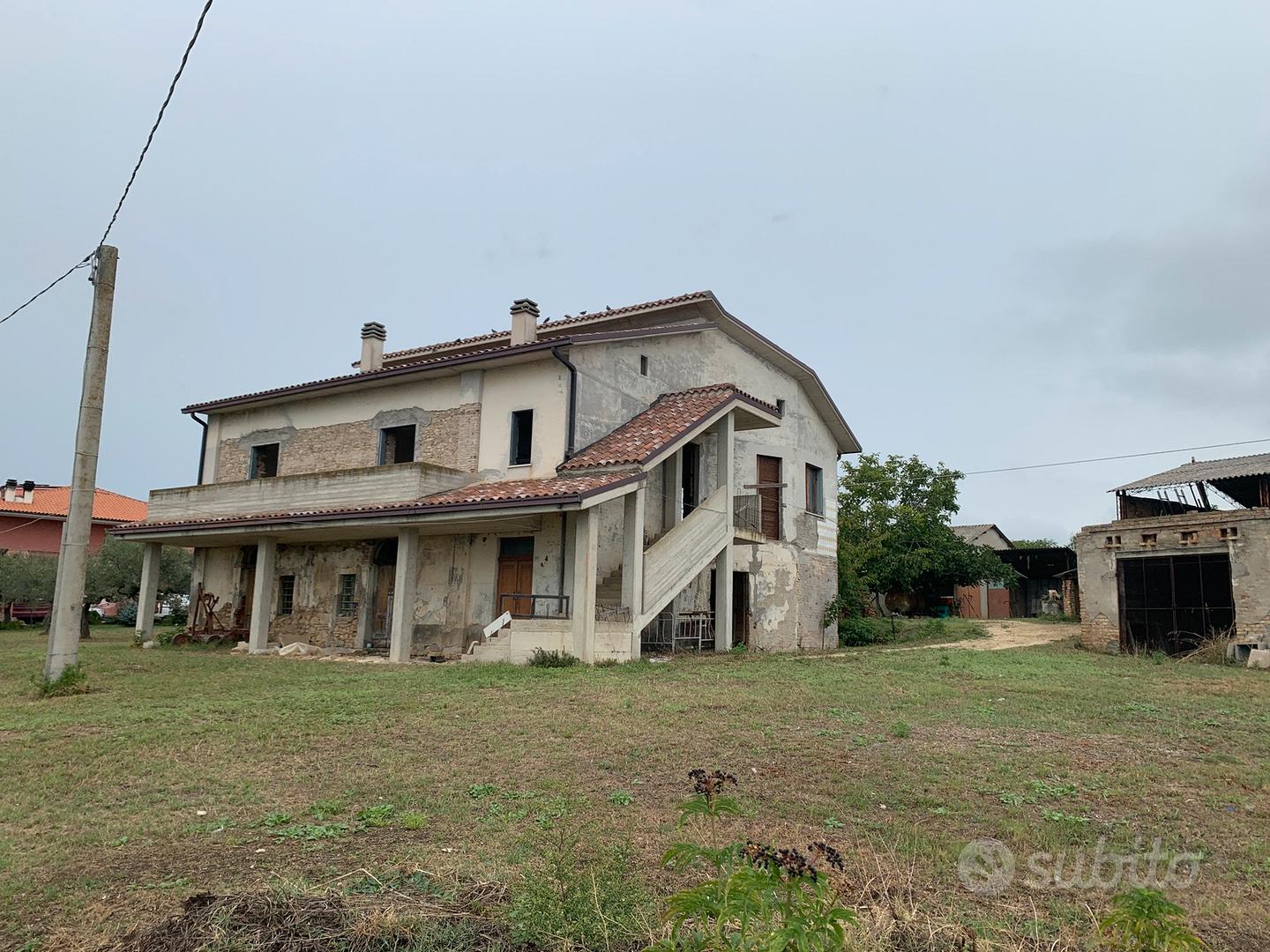 Casa rurale semi ristrutturata con terreno - Vista 2