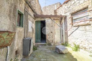 3 LOCALI A MORICONE