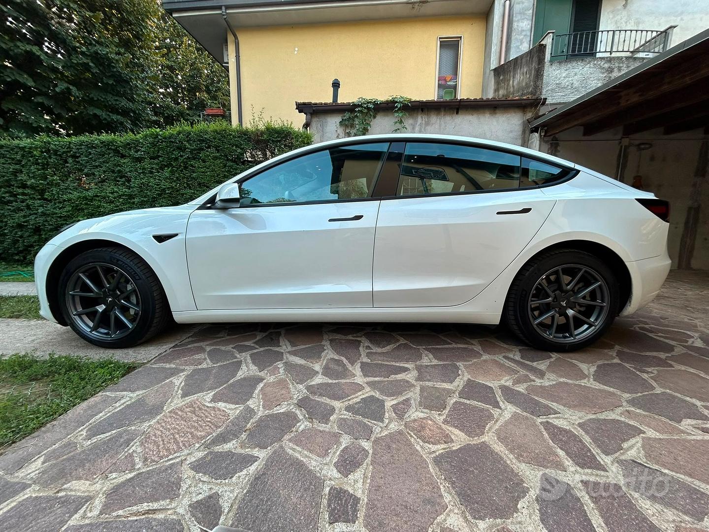 Tesla Model 3 2023 photo 3