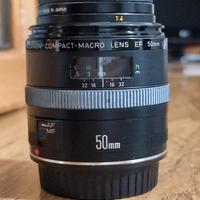 Canon EF 50mm f2.5 compact macro