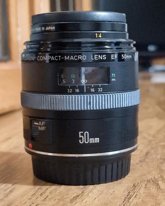 Canon EF 50mm f2.5 compact macro