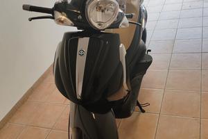 Beverly 300 tourer anno 2009
