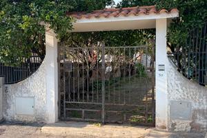 Immobile di 2 piani + giardino