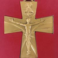 Croce del Giubileo opera d'arte in bronzo dorato 