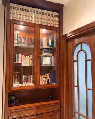 Libreria Prestige in ciliegio con vetrina e illum