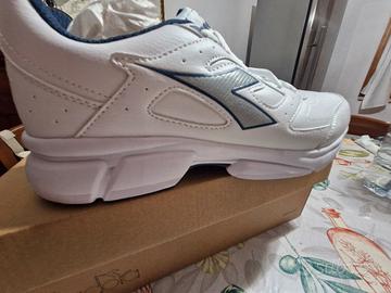 SCARPE MIS.43 COMODE DIADORA