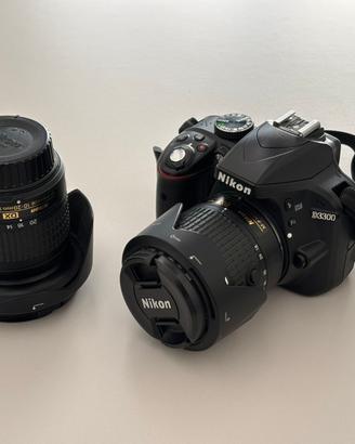 Fotocamera reflex Nikon D3300 e due obiettivi