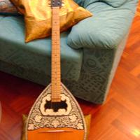 BOUZOUKI (greco)