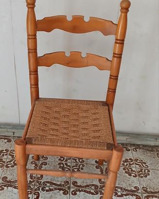 Sedia vintage con seduta intrecciata