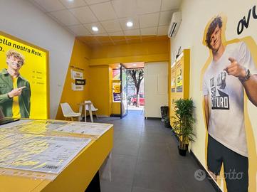 NEGOZIO A NAPOLI