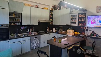 Cucina con penisola