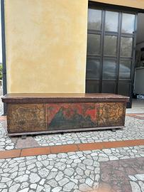 Antica cassapanca del “700 con dipinto