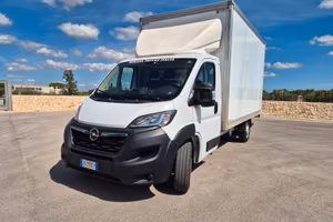 Opel Movano con sponda idraulica