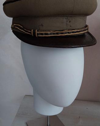 Vecchio berretto militare. 