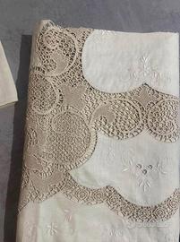 Tovaglia ricamata da corredo
