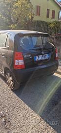  kia picanto  anno 2004. km 190000 benzina 1.100cc