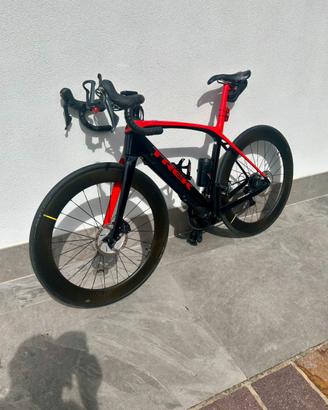 Bicicletta da corsa Trek Domane 2024 Assistita