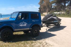 Suzuki samurai prototipo con gancio di traino
