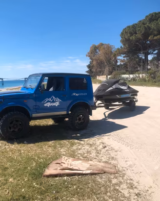 Suzuki samurai prototipo con gancio di traino