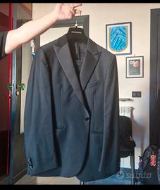 Vestito da uomo nero