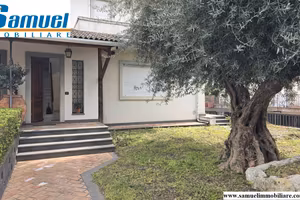 Santa Maria la Strada, Villa angolare