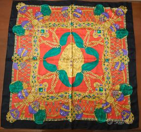 Elegante foulard vintage Hermes Paris in pura seta